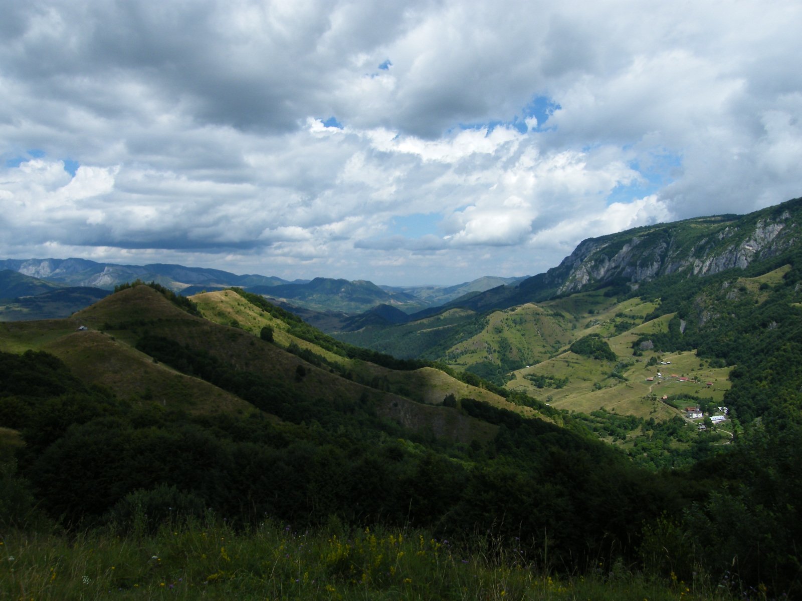 Undeva in muntii apuseni - sursa imagine totb.ro