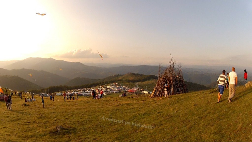 Aventuri pe bicicletă GAINĂREALĂ Excursie cu bicicleta pe Muntele Găina la Târgul de fete 2013